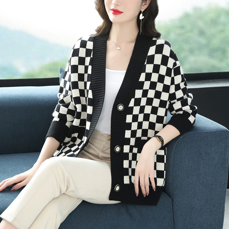 black and white lattice knitting loose coat ma'am Spring and Autumn fashion Foreign style mom Cardigan sweater Outside easy 200 Jin